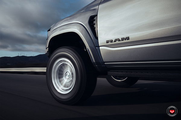 Фото дисков Vossen LCX-01 Глянцевый лак на Ram 1500 V