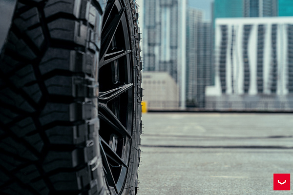 Фото дисков Vossen HF6-4 Черный глянец на Toyota Tundra III