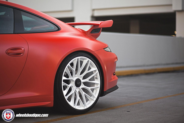 Фото дисков HRE P200 Белый глянец на Porsche 911 VII