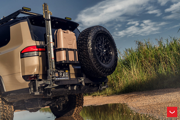 Фото дисков Vossen HFX-1 (6-Lug) Черный глянец на Lexus GX III