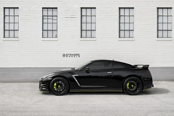 Фото дисков Strasse Wheels SV1 Deep Concave Monoblock Черный сатин на Nissan GT-R