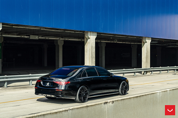 Фото дисков Vossen HF-4T Черный глянец на Mercedes-Benz S-Class (W223)