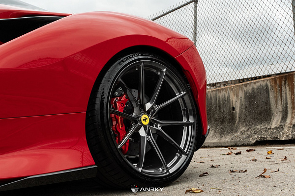 Фото дисков Anrky AN12 Глянцевый темный лак на Ferrari F8