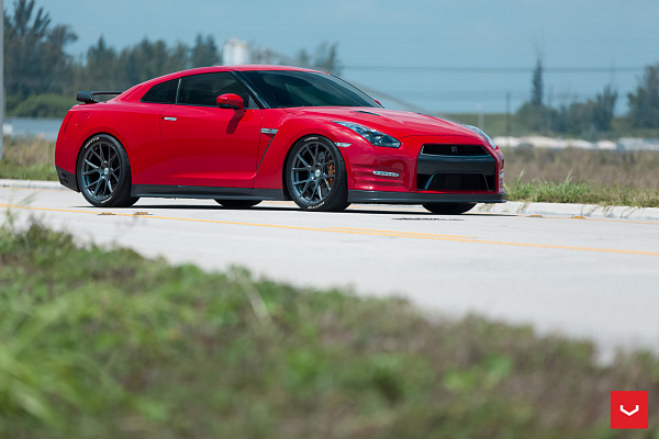 Фото дисков Vossen VFS-6 Глянцевый графит на Nissan GT-R