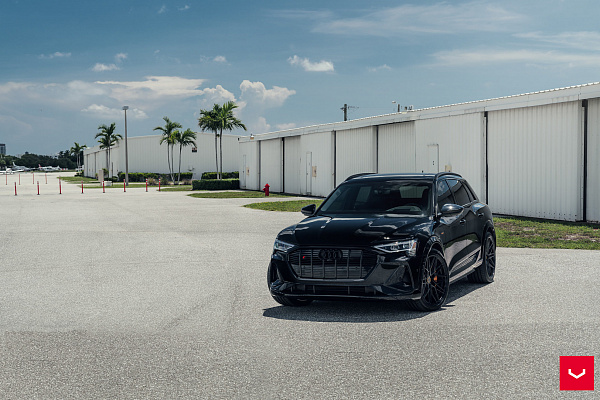 Фото дисков Vossen HF-7 Черный глянец на Audi E-tron