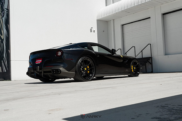Фото дисков Anrky AN12 Черный глянец на Ferrari F12