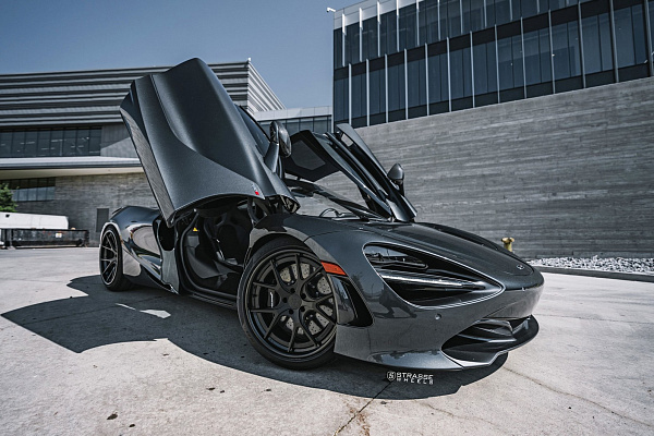 Фото дисков Strasse Wheels SM5R Deep Concave FS Черный сатин на McLaren 720S