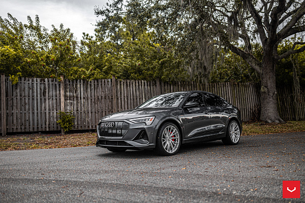Фото дисков Vossen HF-4T Серебро на Audi E-tron