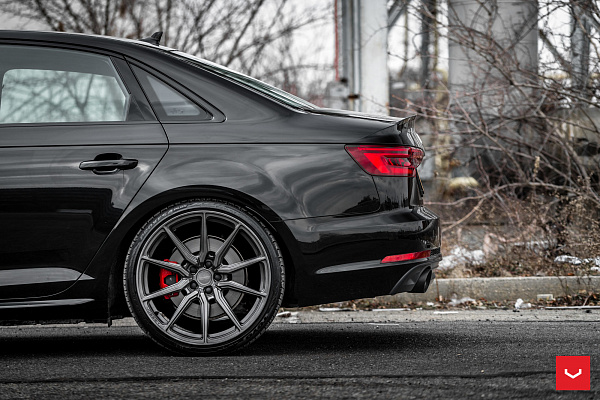 Фото дисков Vossen HF-3 Глянцевый графит на Audi A/S/RS 4 (B9)