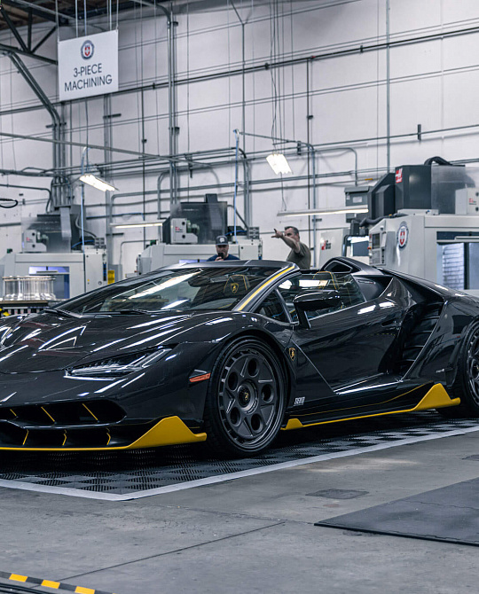 Фото дисков 454 GTM Сатиновый темный лак на Lamborghini Centenario