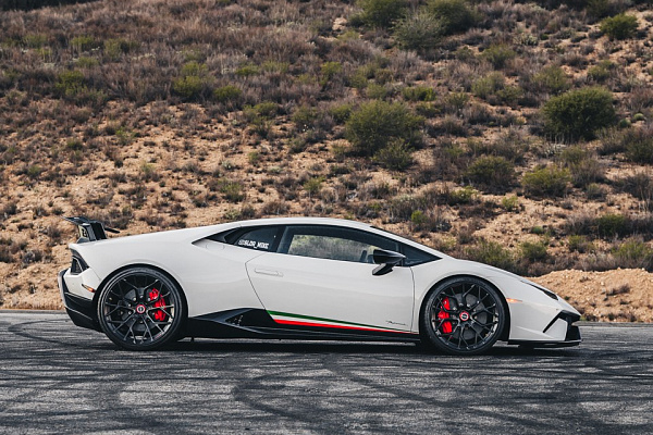 Фото дисков Brixton Forged PF10 Черный сатин на Lamborghini Huracan
