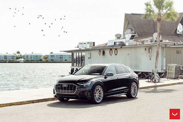 Фото дисков Vossen HF-3 Серебро на Audi Q8