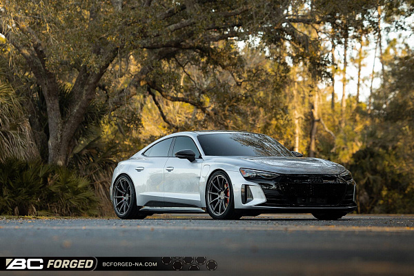 Фото дисков BC Forged RZ10 Матовый графит на Audi E-tron GT