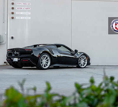 Фото дисков HRE P104SC на Ferrari 296