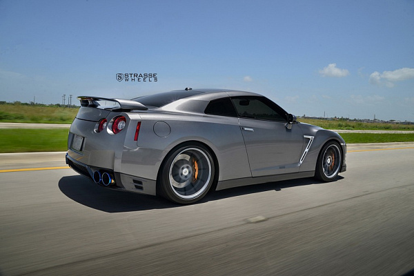 Фото дисков Strasse Wheels R10 Deep Concave Другой цвет на Nissan GT-R
