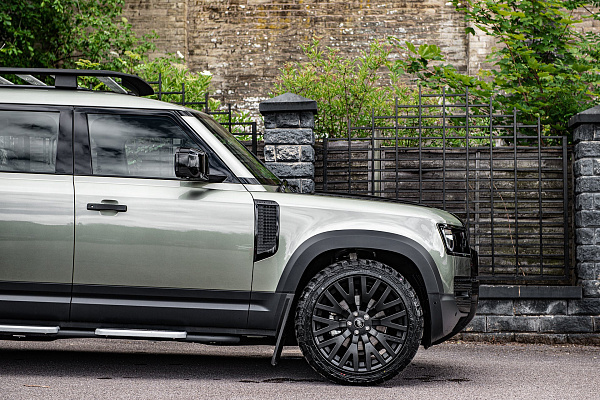 Фото дисков Kahn Kahn RS Черный сатин на Land Rover Defender II