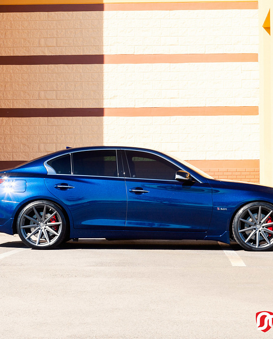 Фото дисков VFS-10 Сатиновый графит на Infiniti Q50