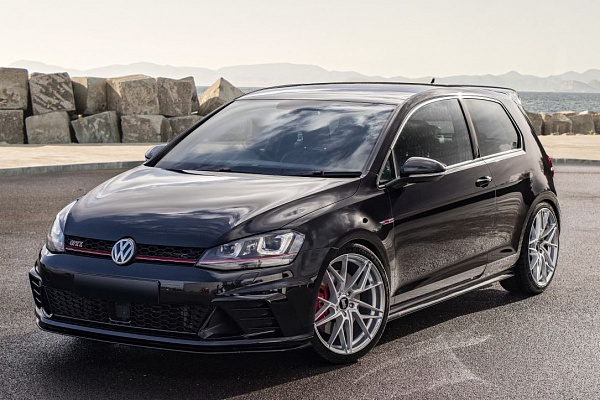 Фото дисков Bola FLR Сатиновый лак на Volkswagen Golf VII