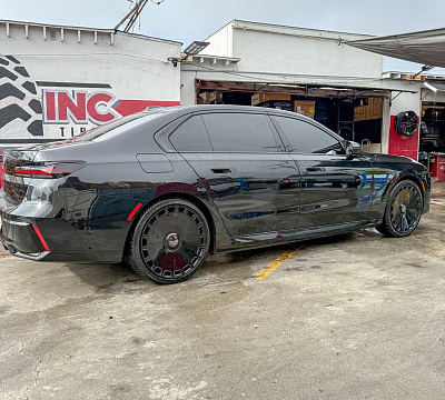 Фото дисков Giovanna Dicotto на BMW 7 (G70)