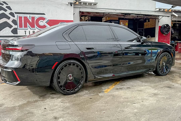 BMW 7 (G70)