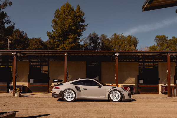 Фото дисков Brixton Forged TR20 Белый глянец на Porsche 911 VII