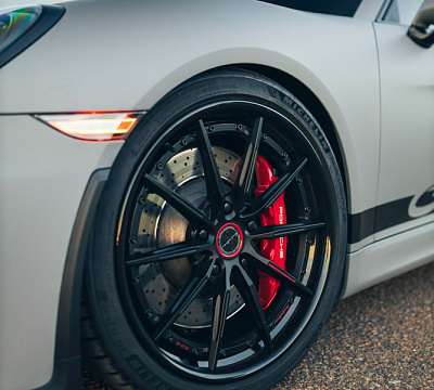 Фото дисков Brixton Forged R11-R на Porsche Cayman II