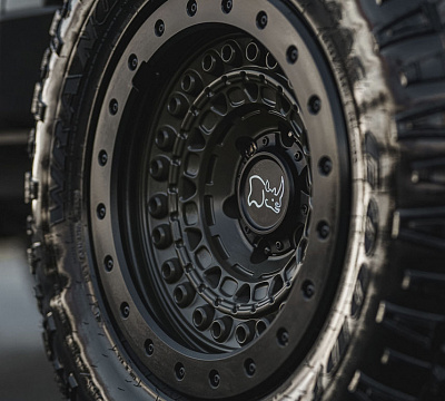 Фото дисков Black Rhino BARRICADE на Toyota FJ Cruiser