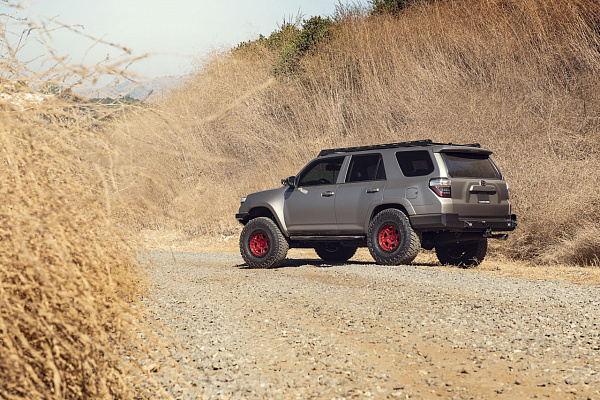 Фото дисков Black Rhino RENO Красный глянец на Toyota 4Runner V