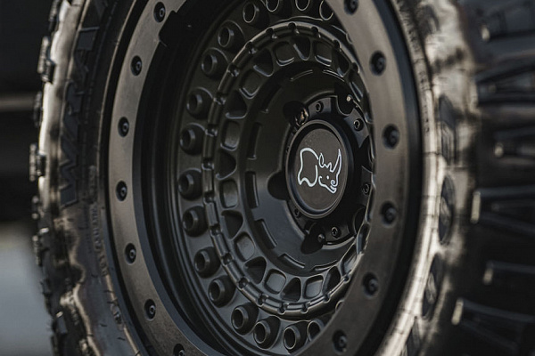 Фото дисков Black Rhino BARRICADE  на Toyota FJ Cruiser