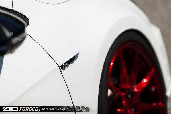 Фото дисков BC Forged RZ39 Красный глянец на Volkswagen Golf VII