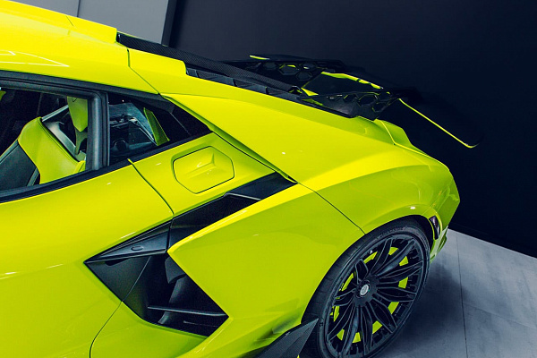 Фото дисков Brixton Forged NC04-R Черный сатин на Lamborghini Revuelto
