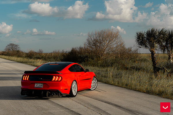 Фото дисков Vossen HF-7 Серебро на Ford Mustang VI