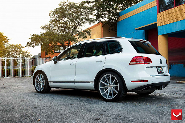 Фото дисков Vossen VFS-1 Серебро на Volkswagen Touareg II
