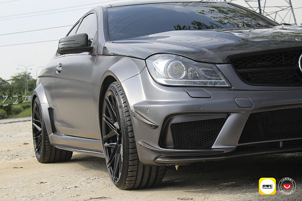 Фото дисков Vossen EVO-5 Черный глянец на Mercedes-Benz C-Class (W204)