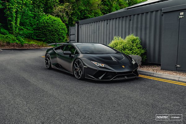 Фото дисков NOVITEC NL4 Черный глянец на Lamborghini Huracan