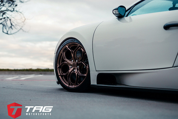Фото дисков HRE P111SC Глянцевая бронза на Bugatti Veyron