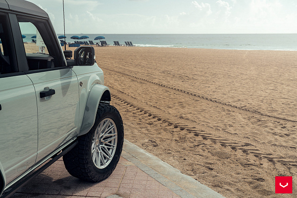 Фото дисков Vossen HF6-5 Серебро на Ford Bronco