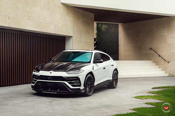 Фото дисков Vossen EVO-6T Черный глянец на Lamborghini Urus