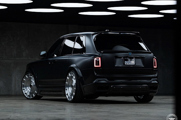 Фото дисков Vossen UV-7 Глянцевый лак на Rolls-Royce Cullinan