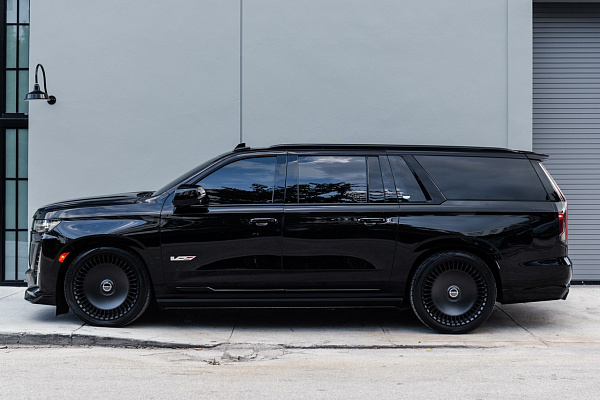 Фото дисков Brixton Forged LX16 Черный сатин на Cadillac Escalade V