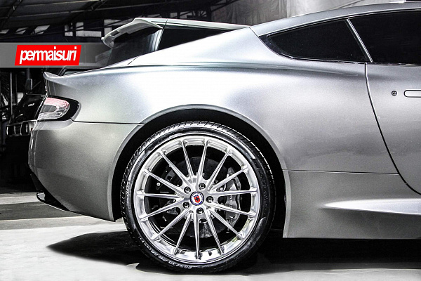 Фото дисков HRE P103 Глянцевый лак на Aston Martin DB 9 