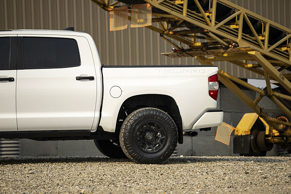 Фото дисков Black Rhino OVERLAND Черный сатин на Toyota Tundra II