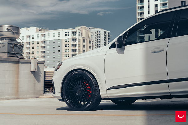 Фото дисков Vossen HF-8 Черный глянец на Audi Q7 (4M)