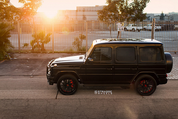 Фото дисков Strasse Wheels SM7T Deep Concave Черный сатин на Mercedes-Benz G-Class II