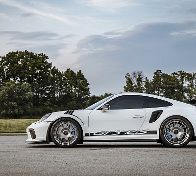 Фото дисков Rotiform TUF-R на Porsche 911 VII