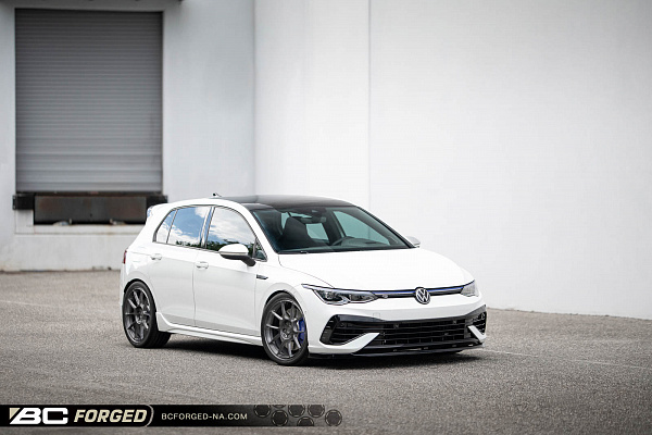 Фото дисков BC Forged KZ15 Глянцевый темный лак на Volkswagen Golf VIII