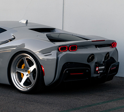 Фото дисков HRE 305 на Ferrari SF90