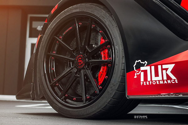 Фото дисков Strasse Wheels SV1 Deep Concave FS Черный глянец на Chevrolet Corvette C7