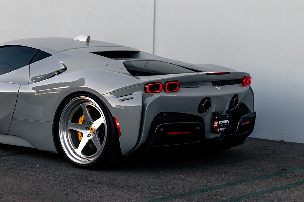 Фото дисков HRE 305 Глянцевый лак на Ferrari SF90