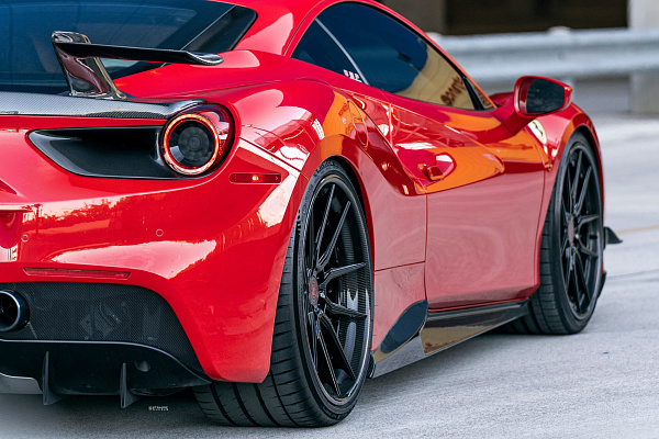 Фото дисков Strasse Wheels SV5 Deep Concave FS Другой цвет на Ferrari 488